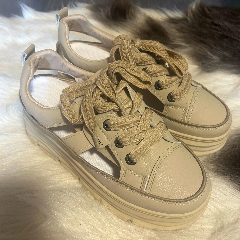 Platform Sneakers size 7.5/8 Beige/Tan, super comfy -mint condition- never worn